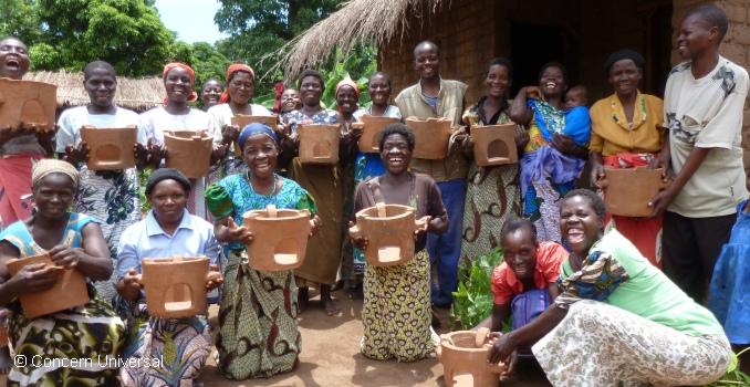 Mg'anja stove Group, Kachindamoto, with the stoves which they are producing for their own use and to sell